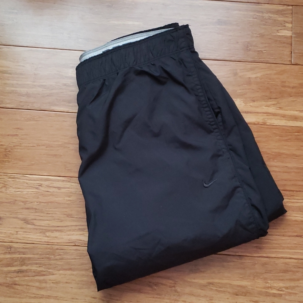 Cropped Nike Windbreaker Pants